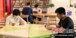 学生们在城市书房阅读。白刚 摄 - Sc.Chinanews.Com.Cn