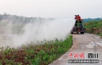 农作物浇灌现场（沿滩融媒 供图） - Sc.Chinanews.Com.Cn
