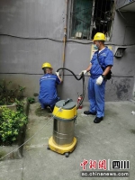 燃气工作人员正在进行应急抢修。成都燃气 供图 - Sc.Chinanews.Com.Cn