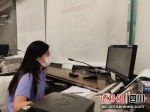 营业部工作人员正在值守网点。四川交行 供图 - Sc.Chinanews.Com.Cn