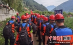 雅安：25名特警组成冲锋队 向震后孤岛挺进 - Sc.Chinanews.Com.Cn
