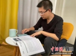 康黔医生在线解答邻居们的眼健康咨询。受访者 供图 - Sc.Chinanews.Com.Cn