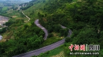 农村公路。胡厚 摄 - Sc.Chinanews.Com.Cn
