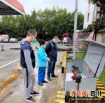 执法人员在加油站检查安全工作。四川应急供图 - Sc.Chinanews.Com.Cn
