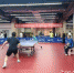 成都社区体育志愿服务专员组织群众打乒乓球。 成都市体育局供图 - Sc.Chinanews.Com.Cn