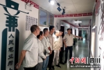 干部员工参观廉洁文化墙。安岳供电供图 - Sc.Chinanews.Com.Cn