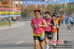 图为选手在比赛中。郭旭东 摄 - Sc.Chinanews.Com.Cn
