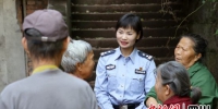 民警到社区走访。自贡高新公安 供图 - Sc.Chinanews.Com.Cn