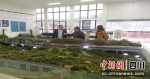 邮储银行巴中市分行工作人员走访汉巴南铁路建设项目部。 - Sc.Chinanews.Com.Cn