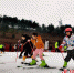 曾家山滑雪场的游人们畅享冰雪乐趣。张敏 摄 - Sc.Chinanews.Com.Cn