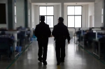 监狱民警在对罪犯进行集体教育。四川省内江监狱供图 - Sc.Chinanews.Com.Cn