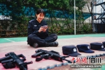 (图稿)“95后”女警花的首个春运 - Sc.Chinanews.Com.Cn
