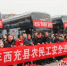 农民工搭乘返岗专车。 衡欢 摄 - Sc.Chinanews.Com.Cn