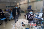 患者在进行康复训练。王磊摄 - Sc.Chinanews.Com.Cn
