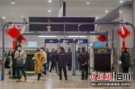 根据客流情况增配安检机、人员等，保障乘客出行安全。成都地铁供图 - Sc.Chinanews.Com.Cn