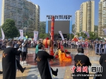 花山节祭花杆仪式。向阳 摄 - Sc.Chinanews.Com.Cn