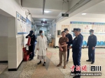 检查组正在医院开展检查工作。崇州消防供图 - Sc.Chinanews.Com.Cn