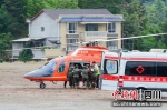 演练现场直升机正在转运重伤员。 - Sc.Chinanews.Com.Cn