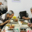 老人在社区食堂用餐。自流井融媒 供图 - Sc.Chinanews.Com.Cn