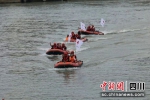 救援队员正在进行水域搜救演练。 作者 四川省红十字会供图 - Sc.Chinanews.Com.Cn