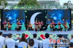 甘孜特色歌舞展演。刘忠俊摄 - Sc.Chinanews.Com.Cn