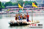 歌手们在美丽的嘉陵江上尽情飙歌。张晓东 摄 - Sc.Chinanews.Com.Cn