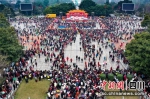 民俗文化巡展活动吸引了不少群众。洪雅县委宣传部供图 - Sc.Chinanews.Com.Cn