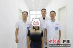 忍痛近10年的72岁患者出院。八一骨科医院供图 - Sc.Chinanews.Com.Cn