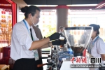 休闲区域为媒体记者提供咖啡。张浪 摄 - Sc.Chinanews.Com.Cn